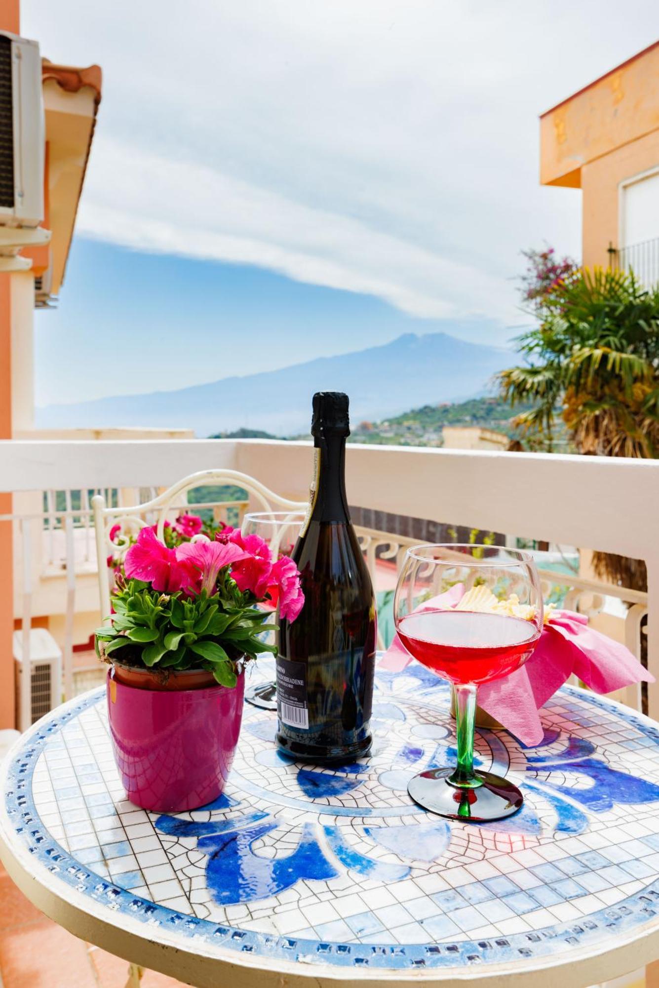 Casa Vacanze Marilyn Apartment Taormina Bagian luar foto